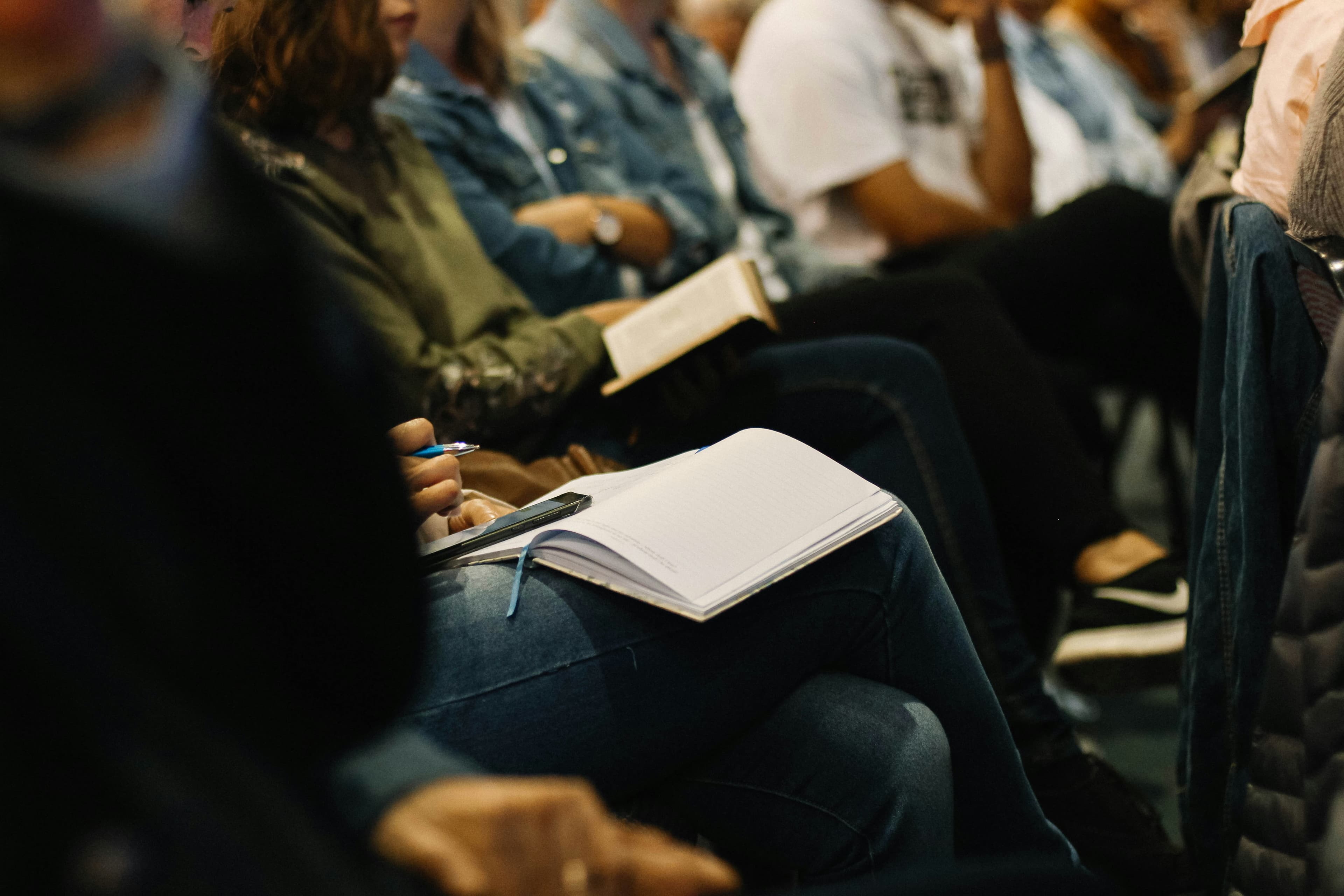 Mentor enseignant à un étudiant